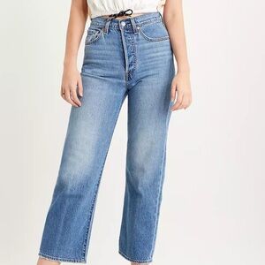 Midwash Ribcage Levi’s Jeans